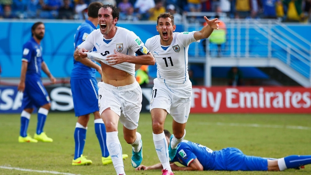 Godin comemora gol da classificação uruguaia. (Foto: Getty)